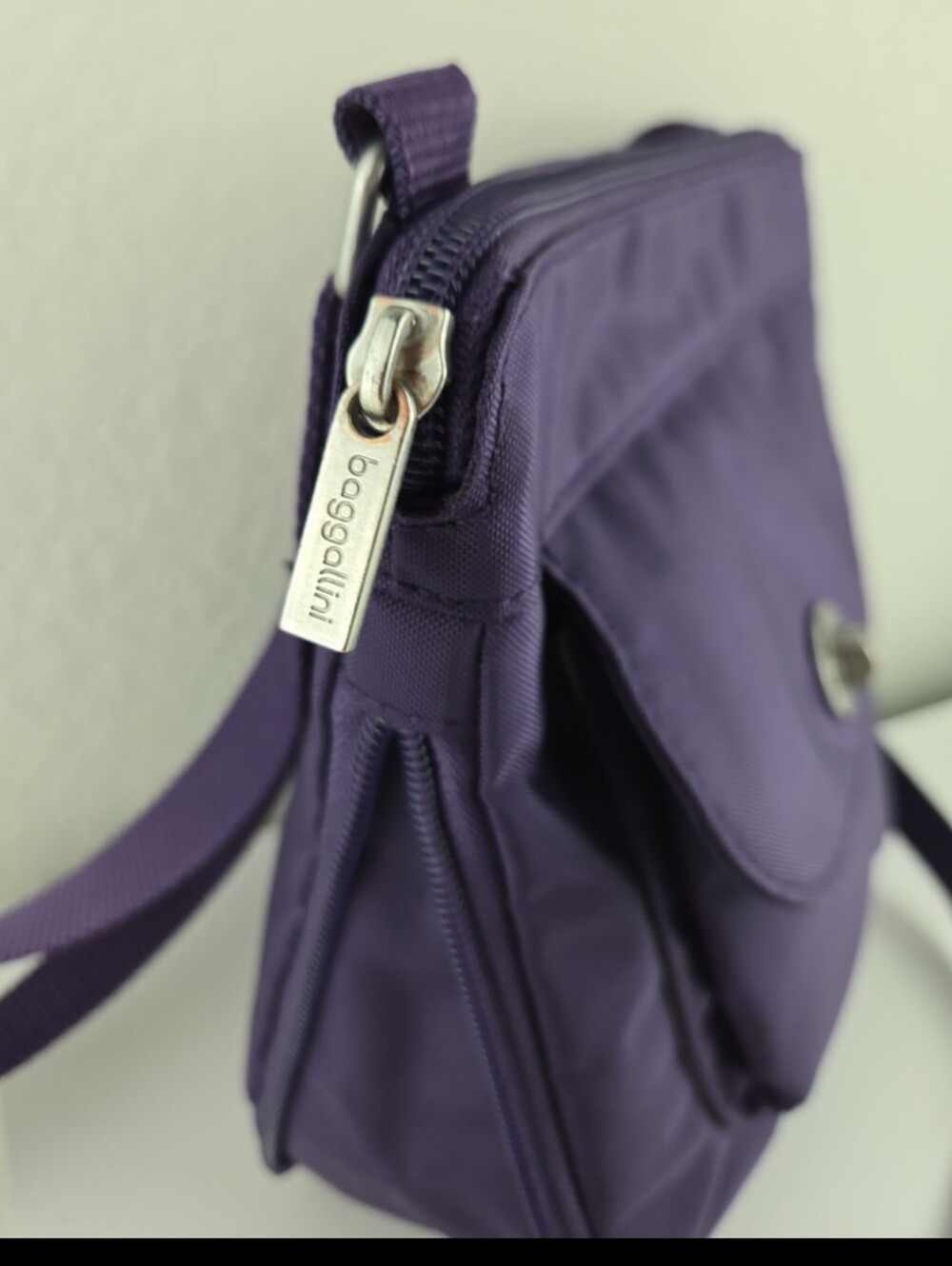 Baggallini Crossbody - Picture 4 of 9